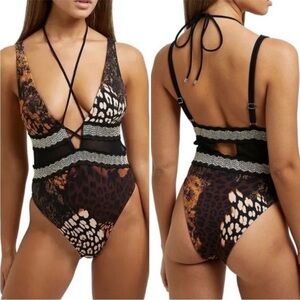 New! River Island High Apex One-Piece Size 4 NWT